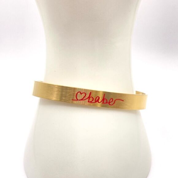 Minimalist gold babe message cuff bracelet - Picture 1 of 4